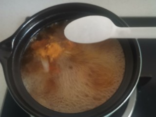 11、番茄金针菇蛋花汤,水开加盐