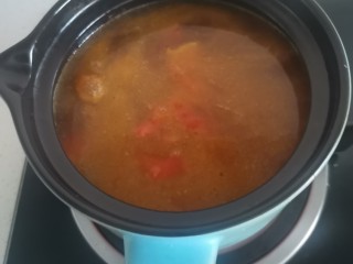 10、番茄金针菇蛋花汤,番茄炒碎一些，加水