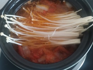 12、番茄金针菇蛋花汤,加金针菇