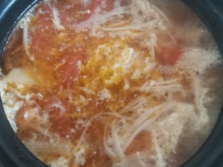 13、番茄金针菇蛋花汤,金针菇煮5分淋蛋液