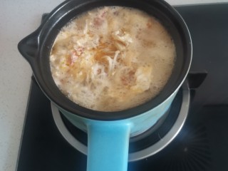 14、番茄金针菇蛋花汤,在让水大开30秒