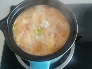 15、番茄金针菇蛋花汤,关火加葱花