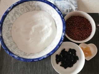 1、红豆汤圆,食材准备好