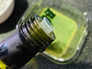 17、菠菜鸡蛋羹,加入少许油