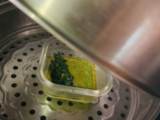 19、菠菜鸡蛋羹,再放入锅，用余热闷2分钟