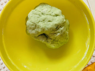 20、菠菜鸡蛋羹,我将多余的菠菜汁揉了面团，给娃当泥玩