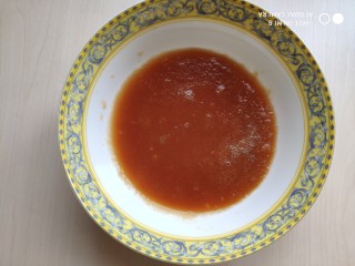 5、蜂蜜苹果糯米圆,打好的苹果泥很容易氧化变色。