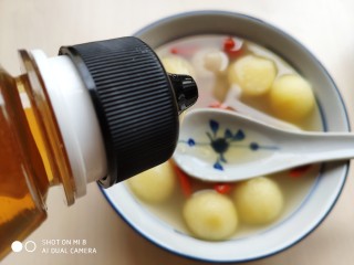 17、蜂蜜苹果糯米圆,蜂蜜要等到汤凉到温热的时候再加，太热加蜂蜜会破坏蜂蜜的营养成分。要是不想加蜂蜜，也可以加些白糖或黑糖。