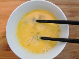 8、芙蓉鲜蔬汤,用筷子，搅拌均匀，备用