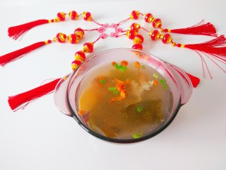 1、虫草花排骨汤,虫草花排骨汤。