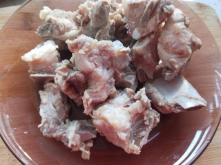 6、虫草花排骨汤,一碗的量。