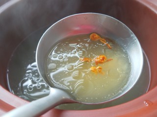 13、虫草花排骨汤,汤浓味鲜好喝。