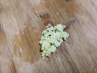 2、冬瓜汤汆蛋黄酱圆子,姜切末