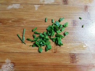 15、冬瓜汤汆蛋黄酱圆子,小葱洗净切成葱花