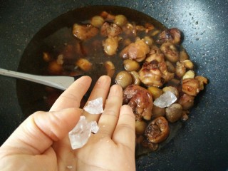 13、红烧鸡块,加三颗冰糖