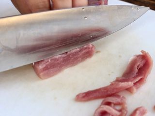 3、蚝油蘑菇肉片汤,猪肉切片
