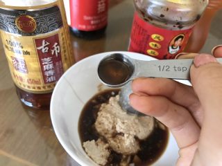 5、五分钟搞定芝麻拌面,加一点芝麻油（味道很重所以不需要很多）