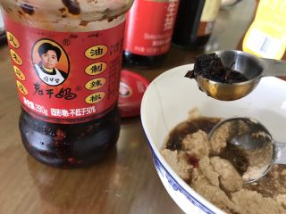 6、五分钟搞定芝麻拌面,加上辣酱，我用的是老干妈