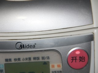 12、幸福早餐香菇瘦肉粥,按煮粥按键