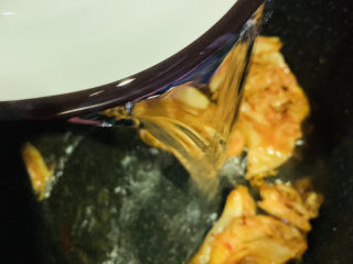 9、辣白菜豆腐汤,加入清水