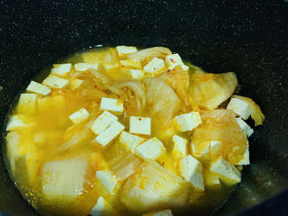 17、辣白菜豆腐汤,搅拌均匀,起锅