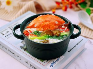 17、螃蟹青菜辣椒粥,鲜辣爽口开胃的梭子蟹蔬菜粥出锅咯。