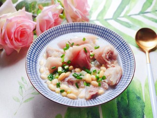 24、黄豆猪脚汤,营养丰富味道好