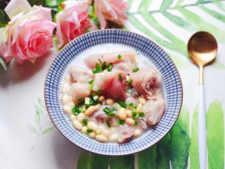 25、黄豆猪脚汤,成品图