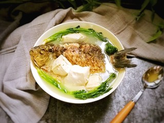 14、豆腐鲫鱼汤,完成。