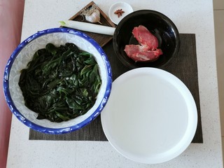 1、韩国海带汤,食材准备好