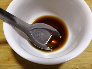 3、酸辣土豆丝,醋一勺半。