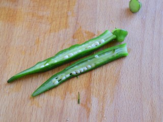 7、凉拌秋葵,切开