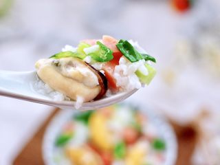 17、青口火腿青菜粥,在这寒冷的天气里，喝上一碗，暖心暖胃又暖身，一天都是好心情。