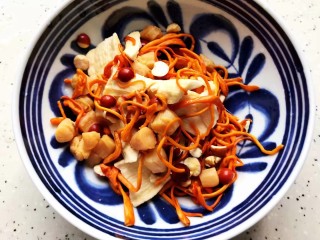 13、虫草花排骨汤,其他泡好的中药材也控干水分