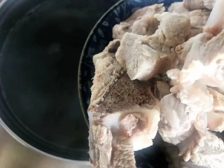 19、虫草花排骨汤,下排骨