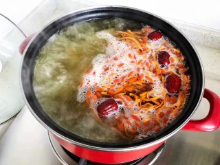 21、虫草花排骨汤,大火烧开