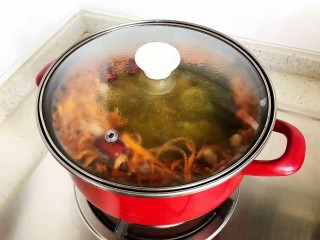 22、虫草花排骨汤,盖上锅盖，转小火，煮1.5个小时