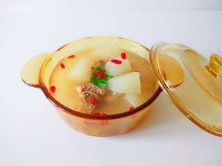 1、冬瓜薏米排骨汤,冬瓜薏米排骨汤。