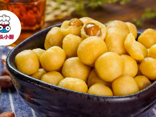 6、零难度香脆鱼皮花生,捞出沥油，即可享用