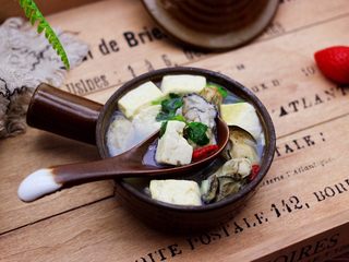 16、海蛎子豆腐汤,吃上一碗太幸福了,即美容养颜又净化淤血。