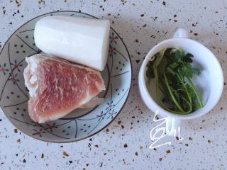 1、萝卜肉丸汤,准备食材