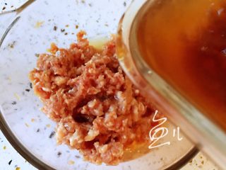 10、萝卜肉丸汤,放入花椒水