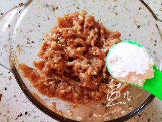 11、萝卜肉丸汤,放入淀粉