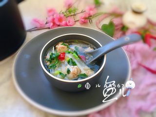 21、萝卜肉丸汤,盛碗食用