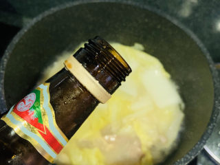 17、火腿炖白菜,加少许料酒；