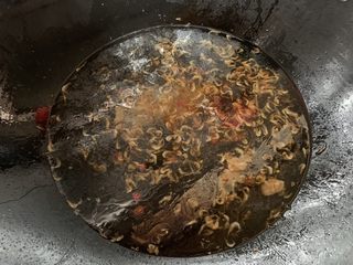 9、娃娃菜炖豆腐,加入适量清水