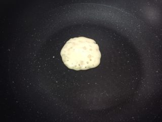 8、土豆煎饼,不粘锅，小火，全程小火，摊饼