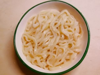 15、云吞面,将面条快速捞出