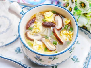 14、冬瓜鸡蛋汤,撒葱花即可。