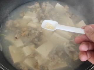 11、花蛤豆腐汤,少许鸡精